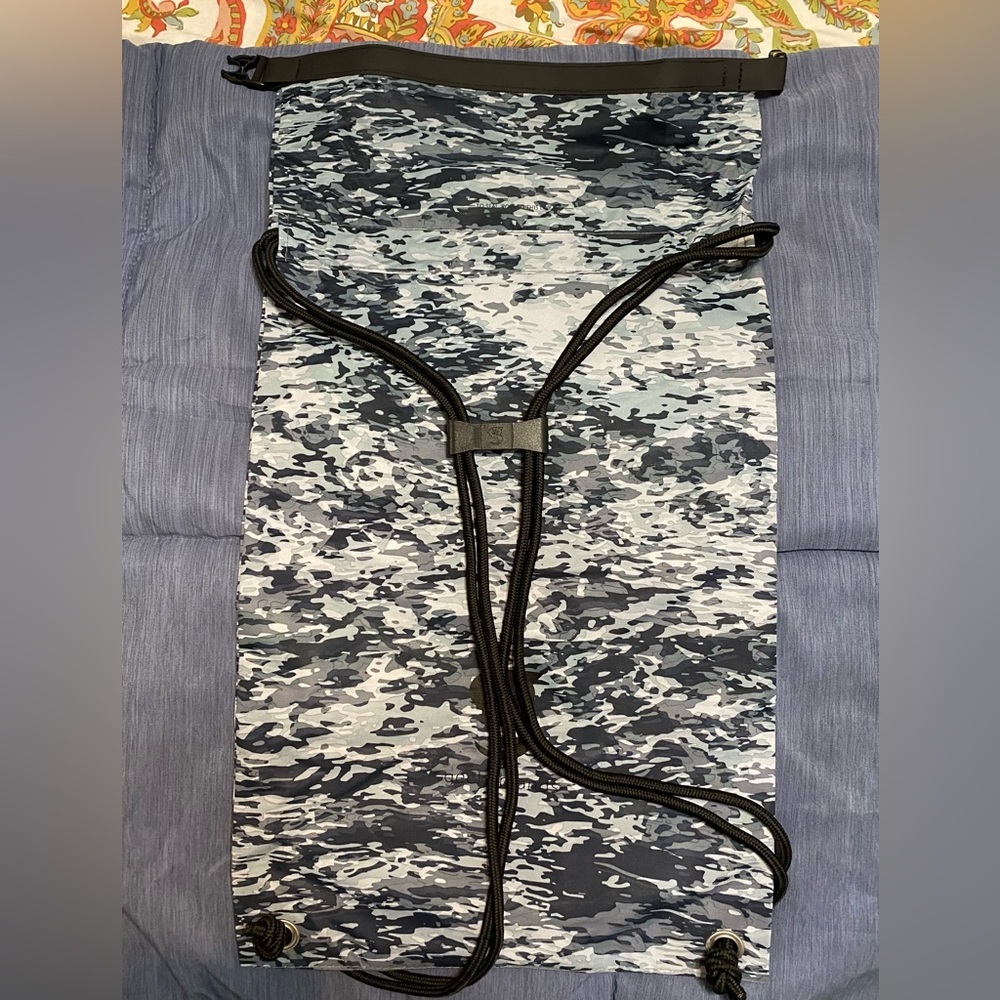 Waterproof Back Pack by Gecko Brands NWOT camouflage pattern